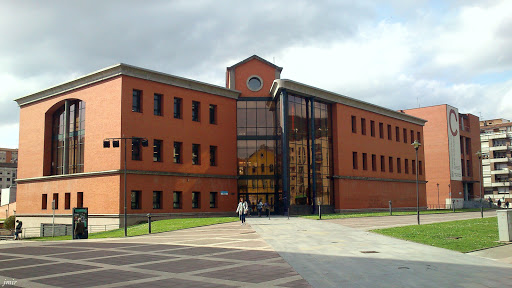 Facultad de Filosofía y Letras (Universidad de Oviedo)