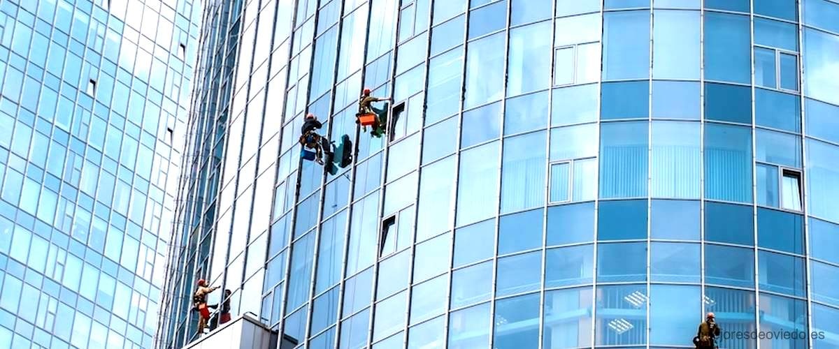 Los 3 mejores servicios de limpieza de ventanas en Oviedo